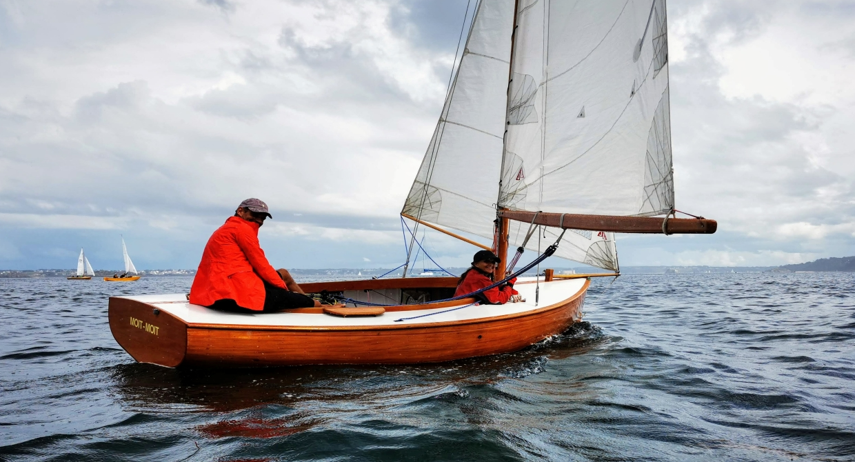 Sailboat regatta around Callot Island