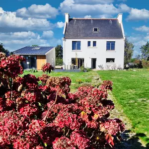 L'espace de coworking et le Studio, logement pour 2-4 personnes