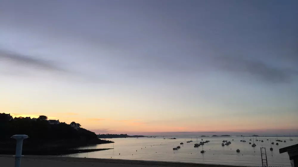 Le coucher du soleil depuis la plage du Kelenn à Carantec